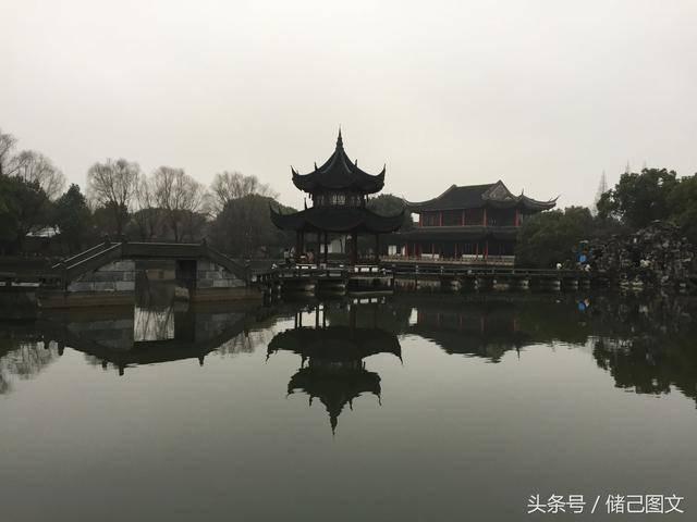 吃星星的恐龙男孩